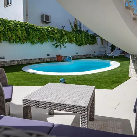 Marika Con Piscina * פונטנה ביאנקה