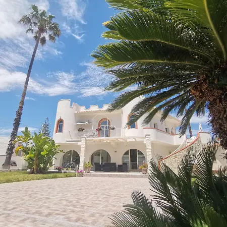 Marika Con Piscina דירה