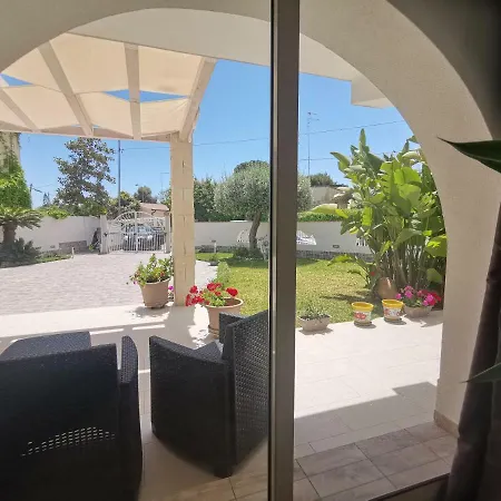 Marika Con Piscina דירה *