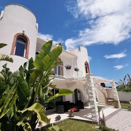 Marika Con Piscina דירה