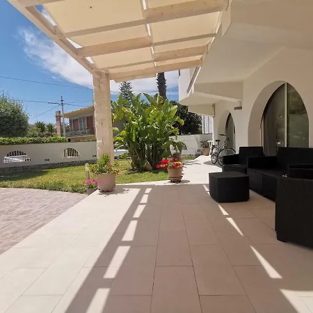 Marika Con Piscina *