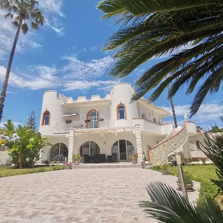 Marika Con Piscina דירה *